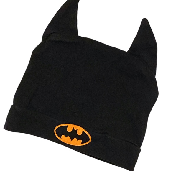 Baby Batman 0-3 months 3 Piece Batman baby outfit Costume & booties and beanie - Picture 6 of 7